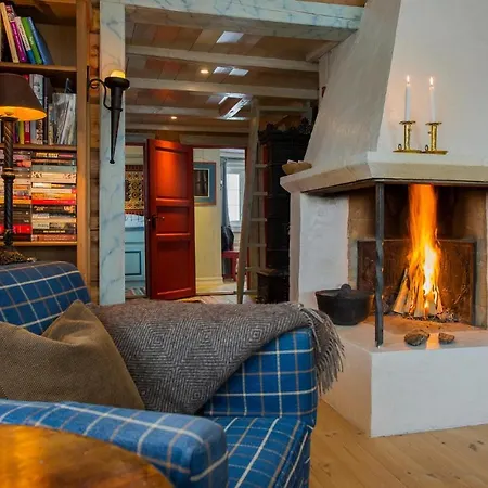 In W/ 2 Bedrooms *