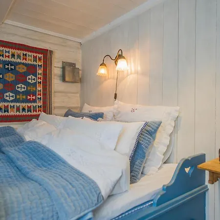 In W/ 2 Bedrooms *